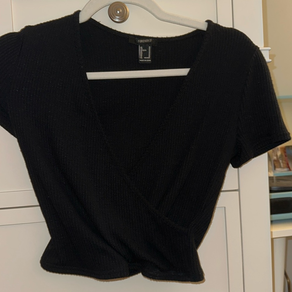 Black short sleeve crop top